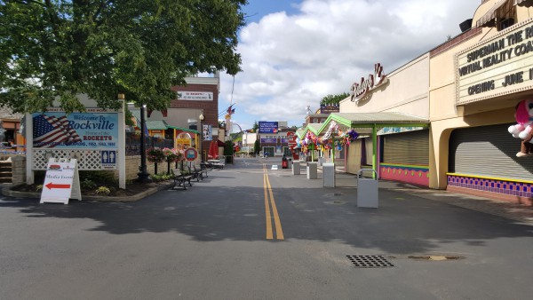 A deserted midway / 20160609_091242.jpg 20160609_091242.jpg